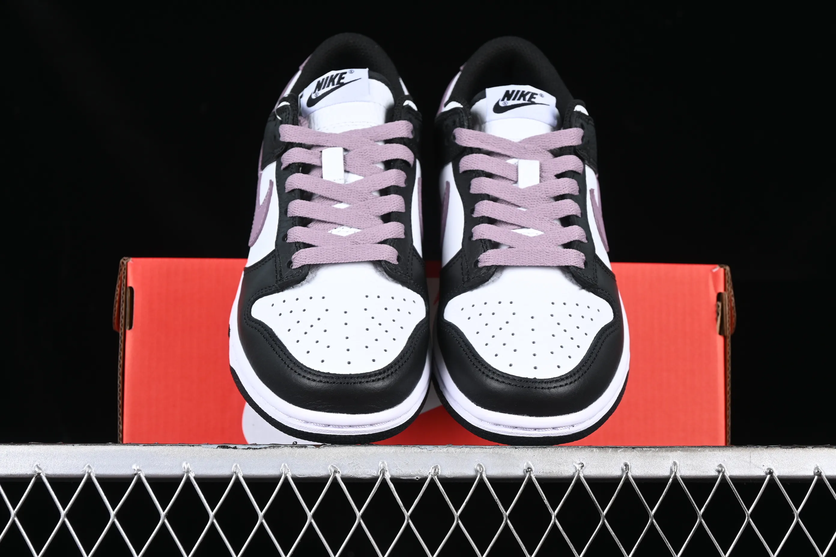 All categories Nk SB Dunk series Nk SB Dunk Low low-top sneakers Z version Nk Dunk Low SP black and white purple hook SB low-top sports and leisure sneakers DO7413-991